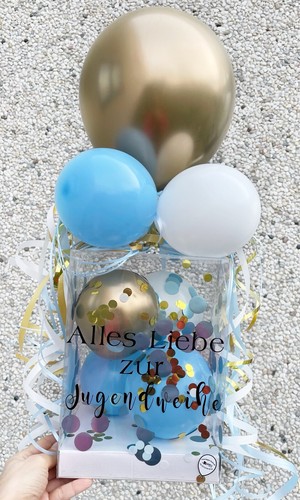 Aufgebaute geschenkbox - aufgebaute,